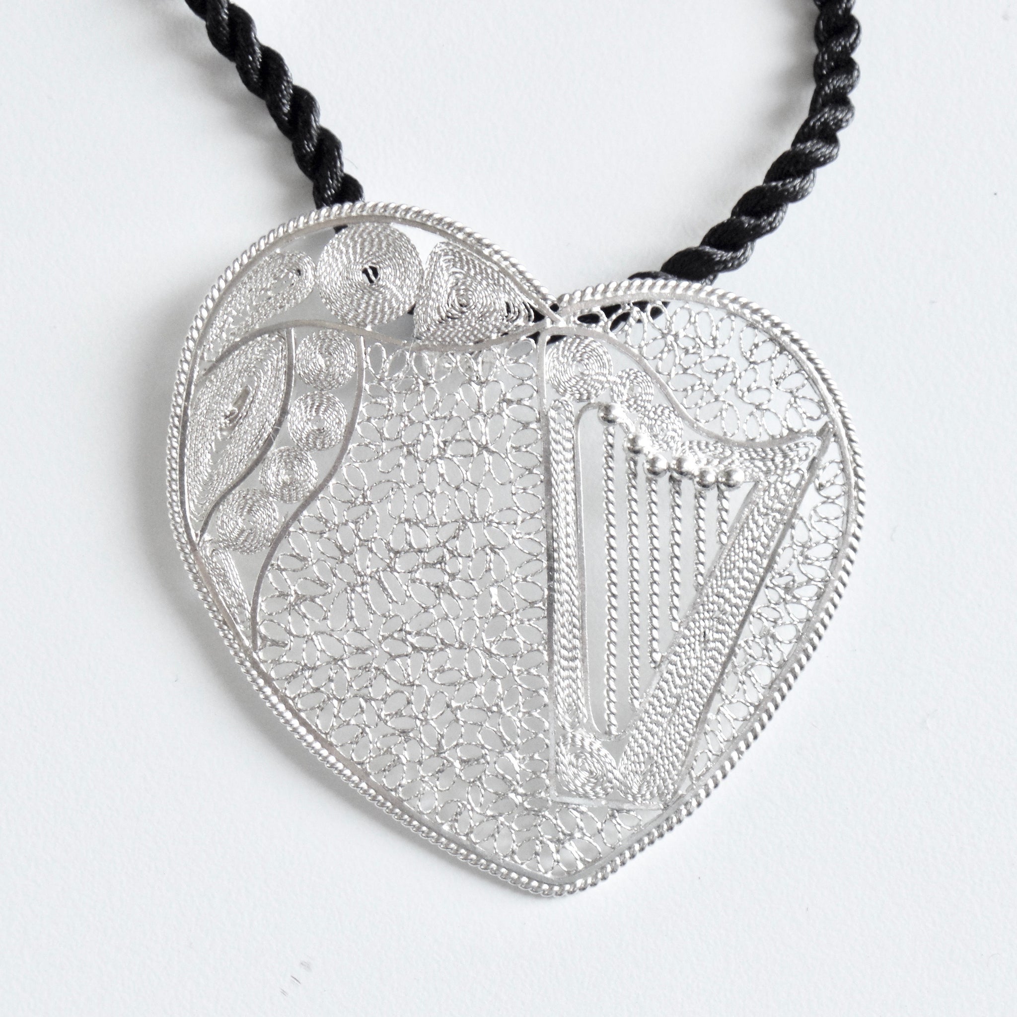 LACE-FILIGREE heart harp pendant